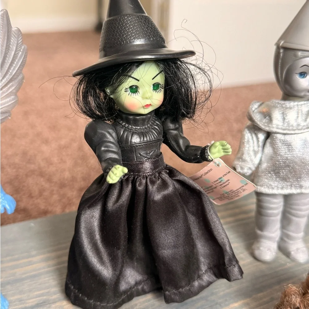 Madame Alexander Wizard of Oz Doll Set - Blue, Black, Silver, Pink, Brown - Picture 9 of 10